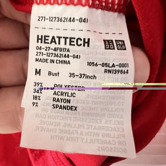 UNIGLO Size M Heat Tech V-Neck Long Sleeve Shirt Red Stretch Under Layer - Picture 7 of 13